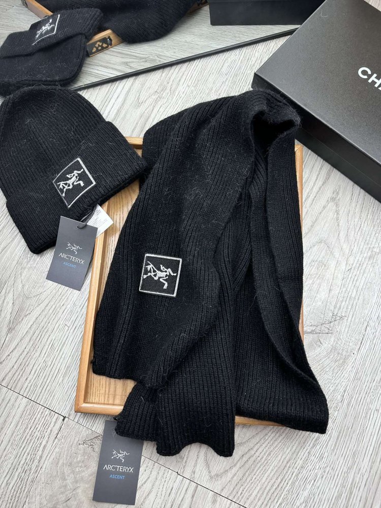 Комплект шерстяные шапка и шарф фото 5