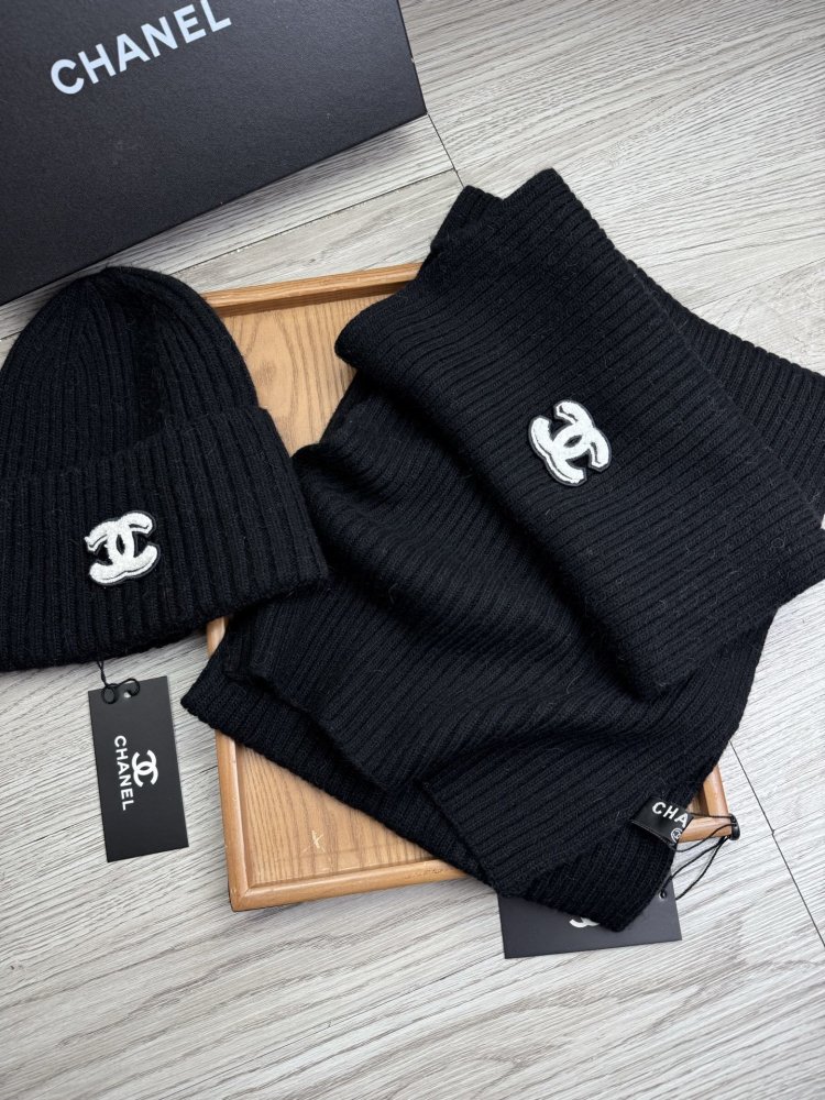 Комплект шерстяные шапка и шарф фото 5