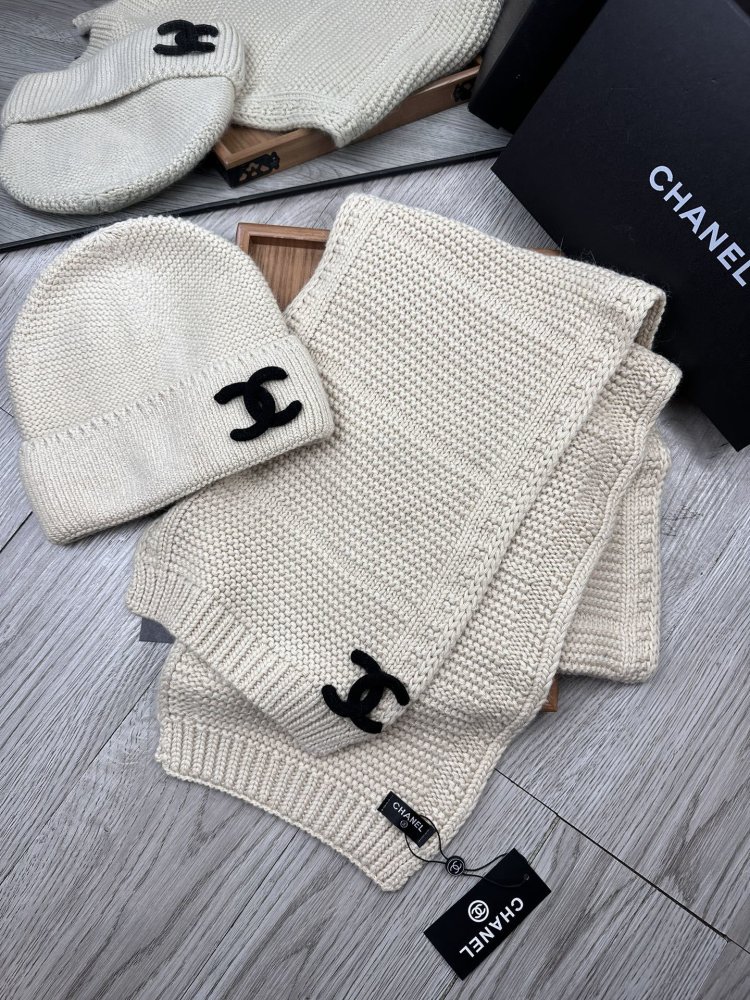 Комплект шерстяные шапка и шарф фото 5