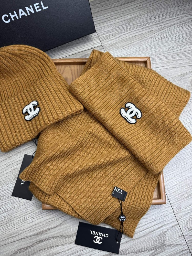 Комплект шерстяные шапка и шарф фото 5