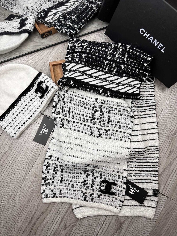 Комплект шерстяные шапка и шарф фото 5