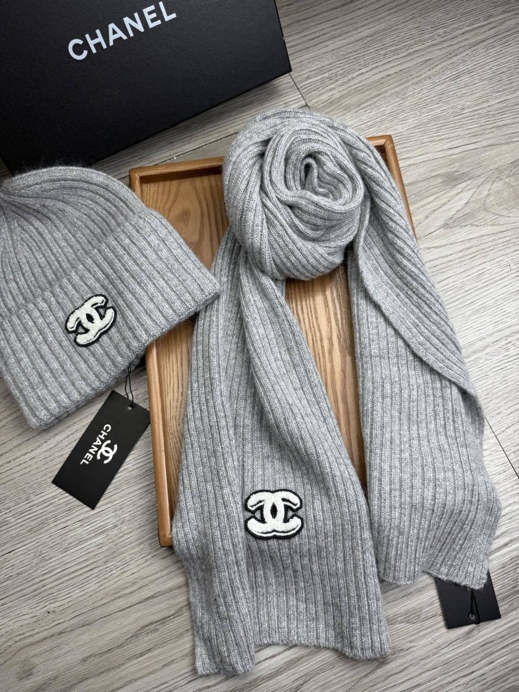 Комплект шерстяные шапка и шарф фото 5