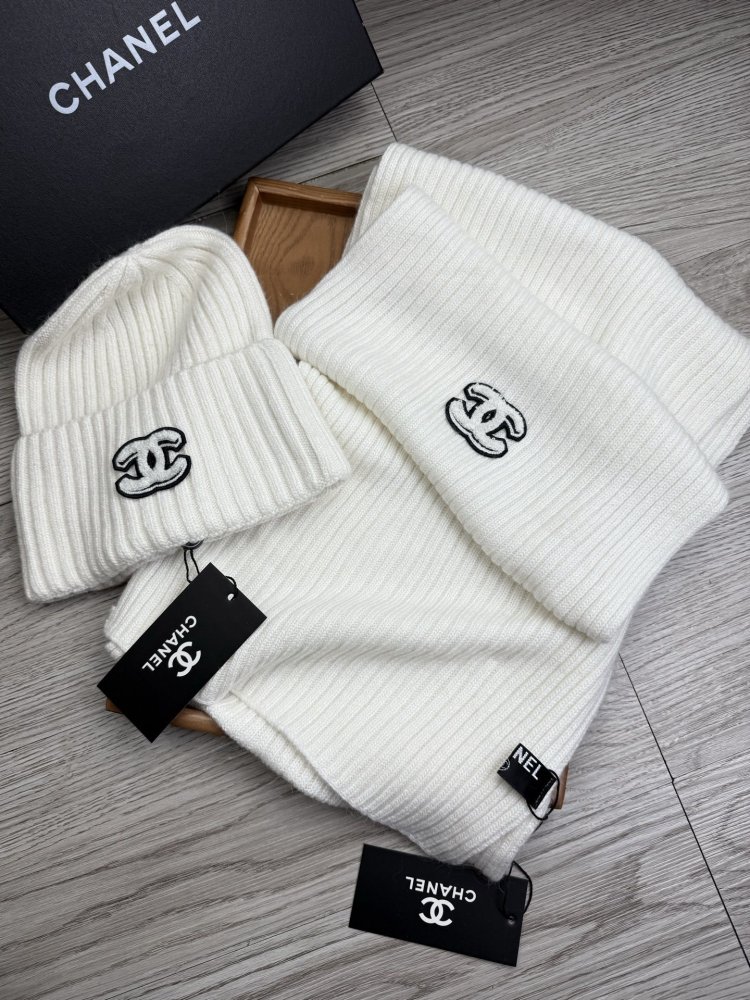 Комплект шерстяные шапка и шарф фото 5