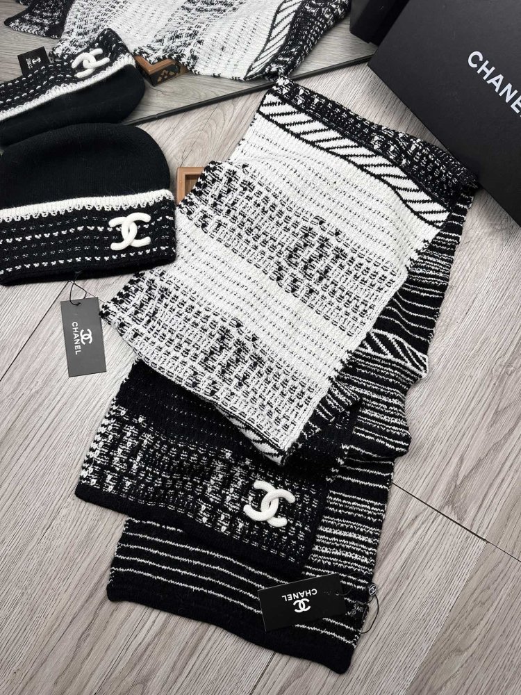 Комплект шерстяные шапка и шарф фото 5