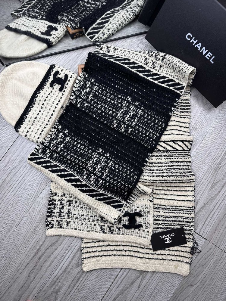 Комплект шерстяные шапка и шарф фото 5