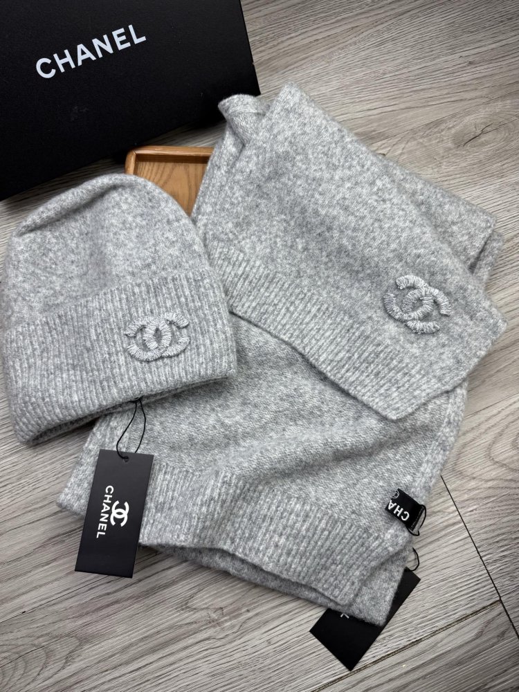 Комплект шерстяные шапка и шарф фото 5