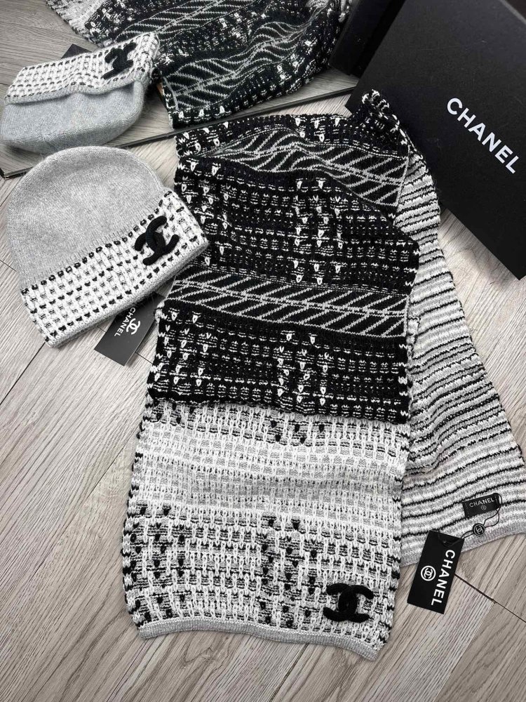 Комплект шерстяные шапка и шарф фото 5