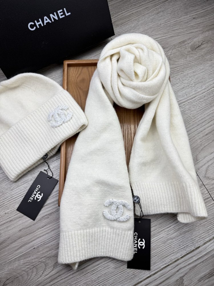 Комплект шерстяные шапка и шарф фото 5