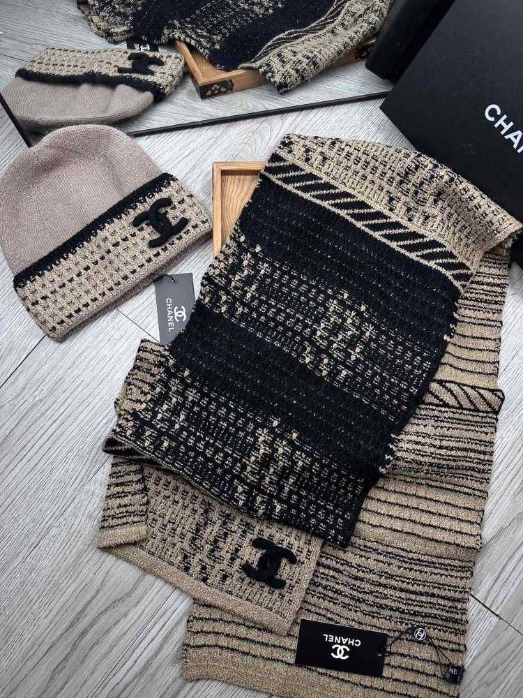 Комплект шерстяные шапка и шарф фото 5