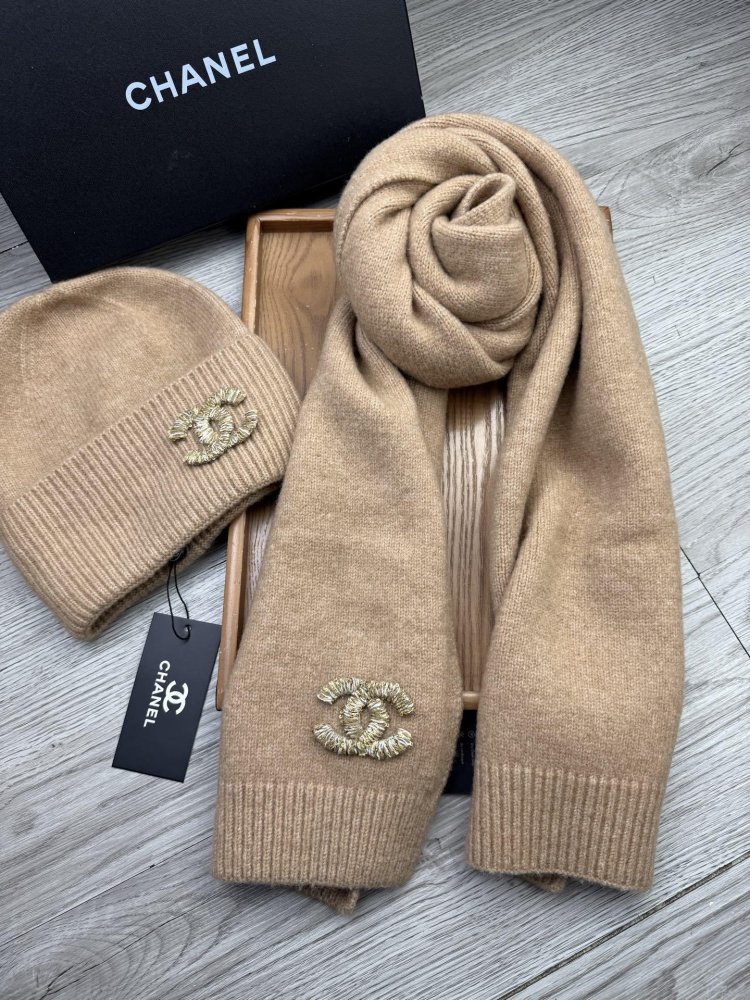 Комплект шерстяные шапка и шарф фото 5