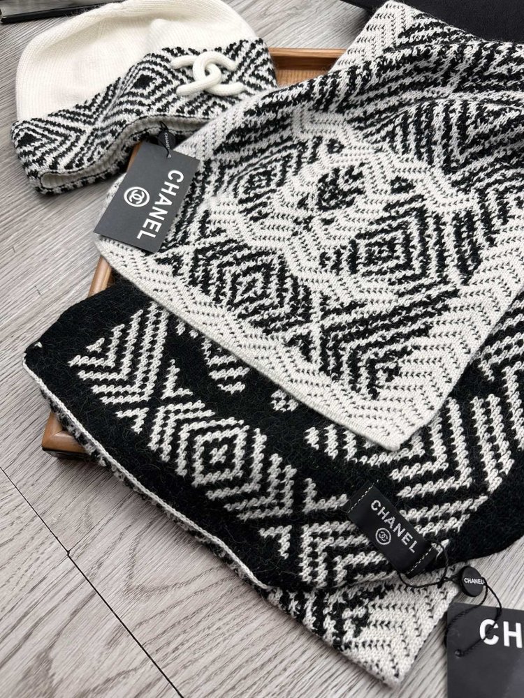 Комплект шерстяные шапка и шарф фото 5