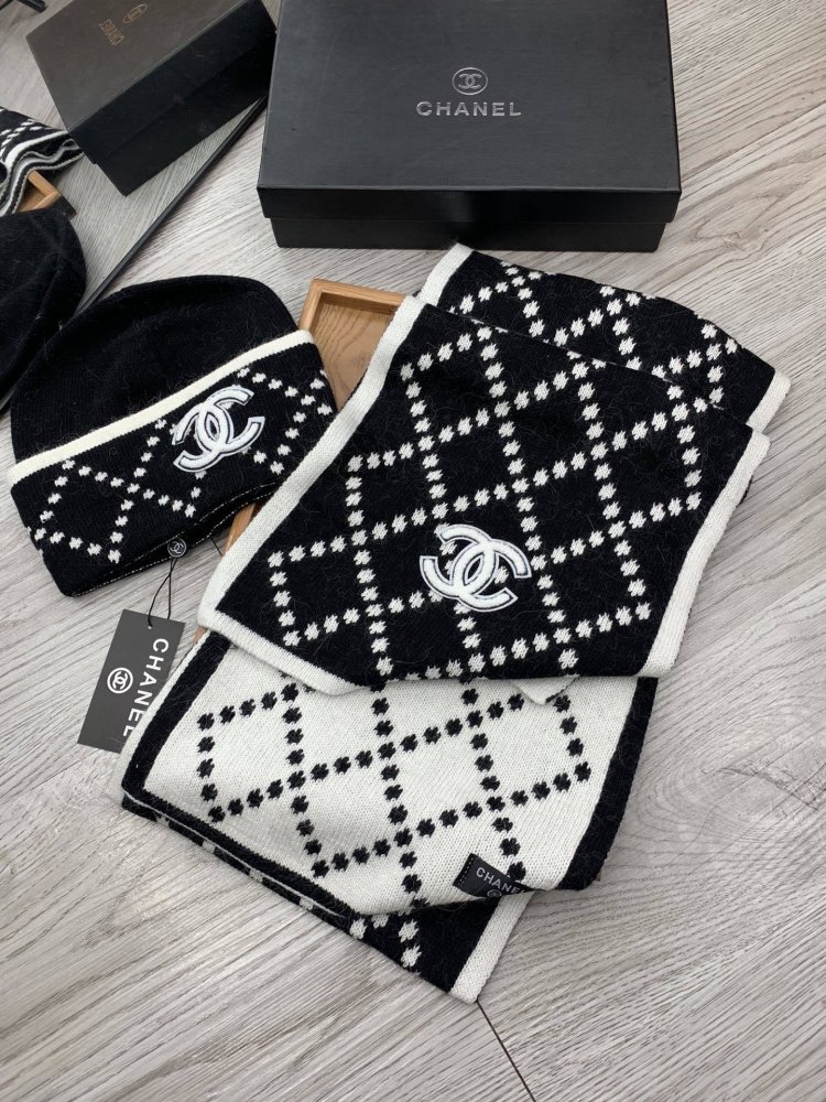 Комплект шерстяные шапка и шарф фото 5