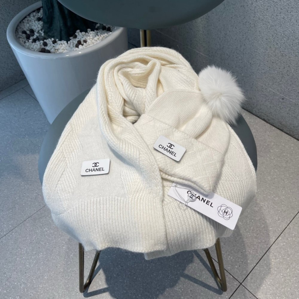 Комплект шерстяные шапка и шарф фото 5