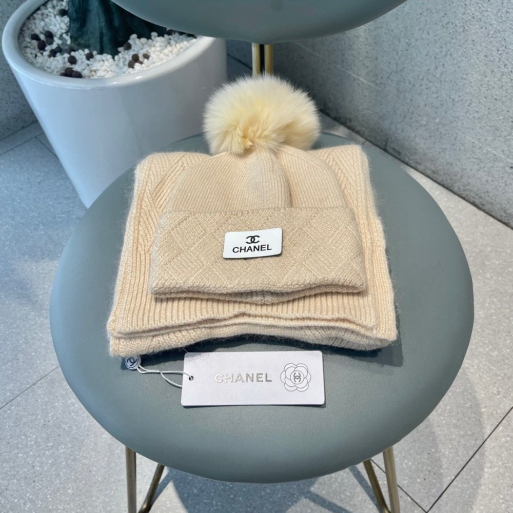 Комплект шерстяные шапка и шарф фото 5