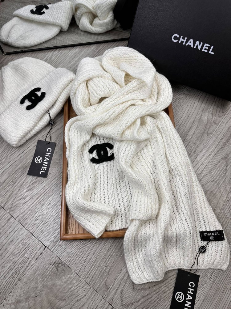 Комплект шерстяные шапка и шарф фото 5