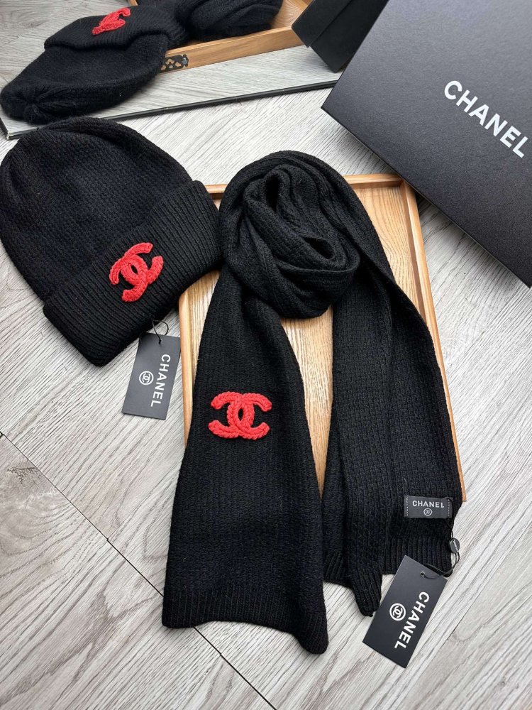 Комплект шерстяные шапка и шарф фото 5