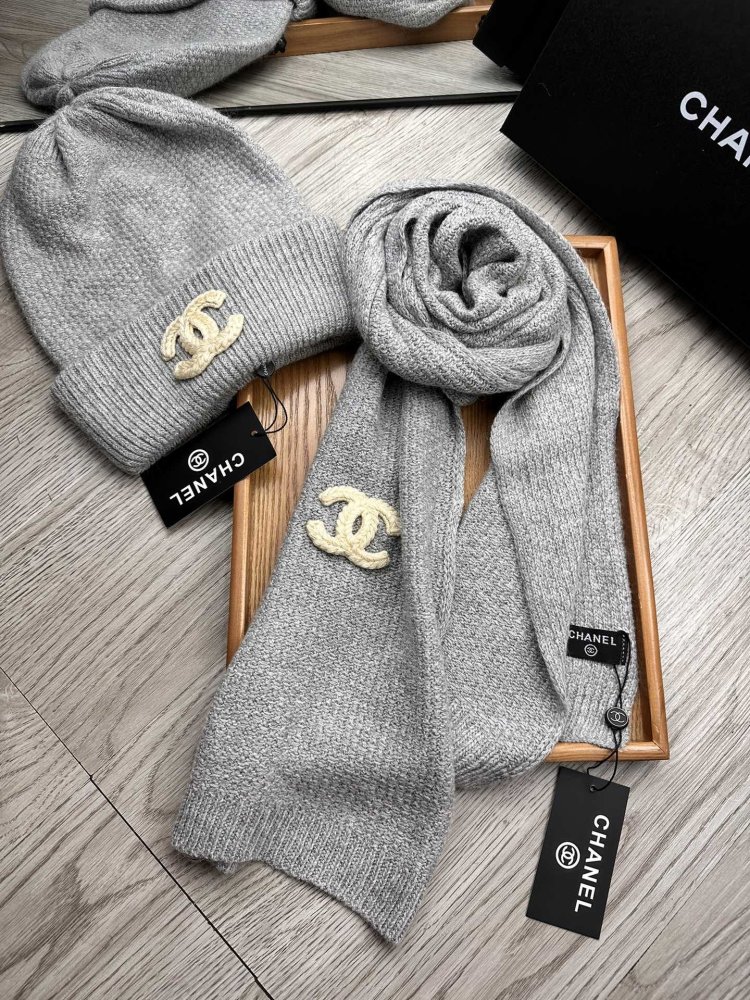 Комплект шерстяные шапка и шарф фото 5