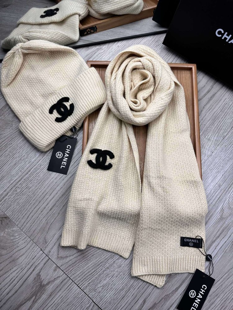 Комплект шерстяные шапка и шарф фото 5