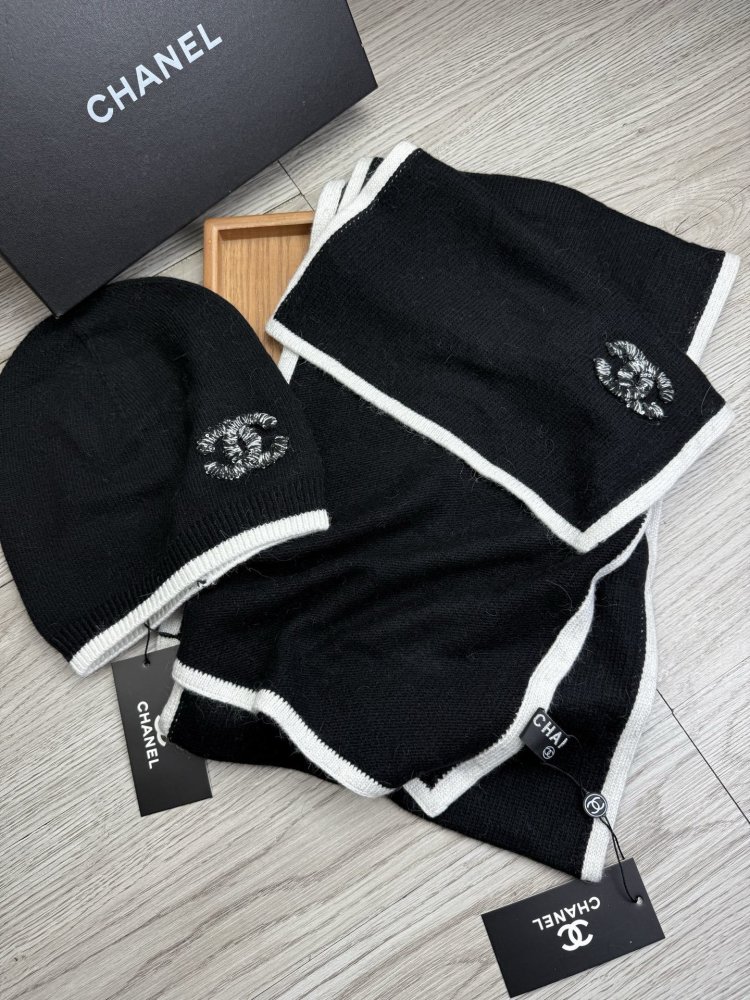 Комплект шерстяные шапка и шарф фото 5