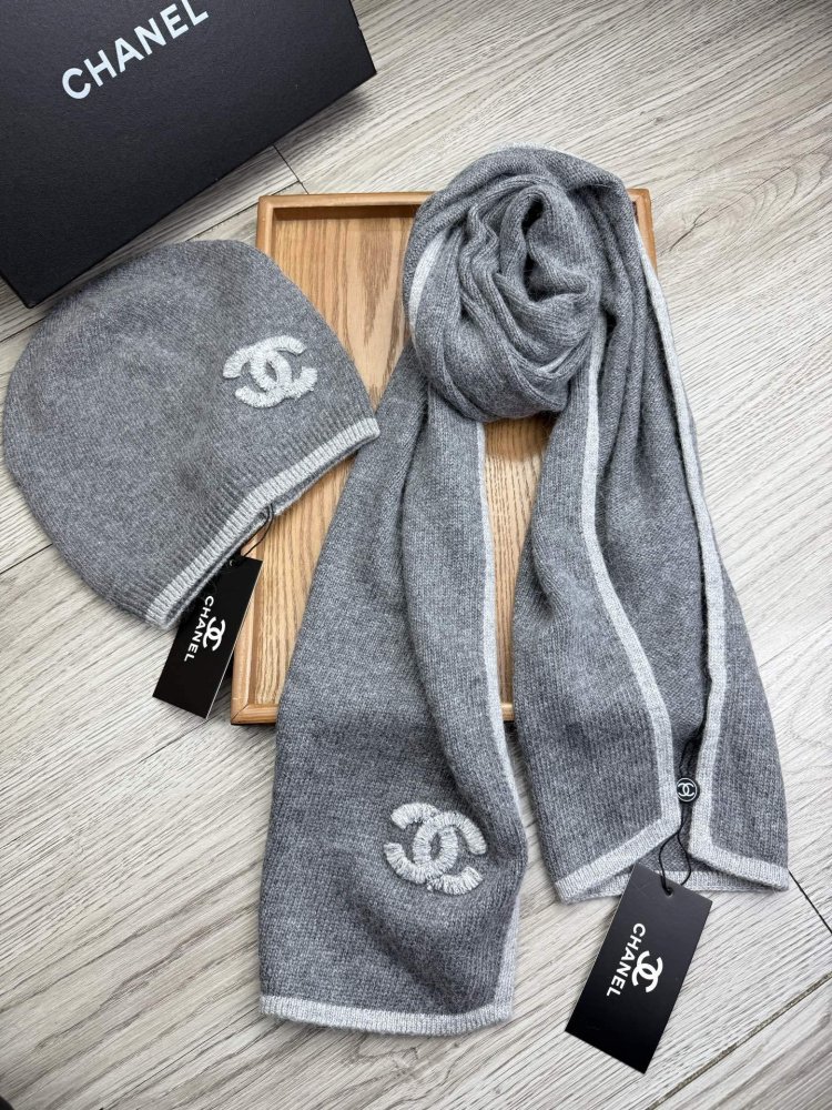 Комплект шерстяные шапка и шарф фото 5