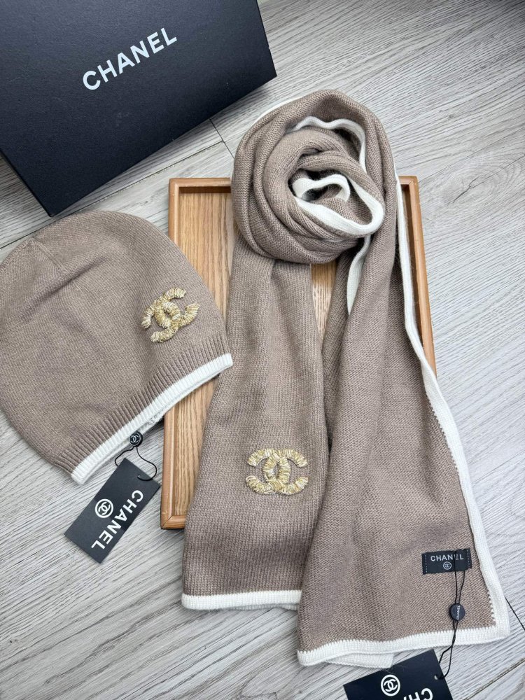 Комплект шерстяные шапка и шарф фото 5