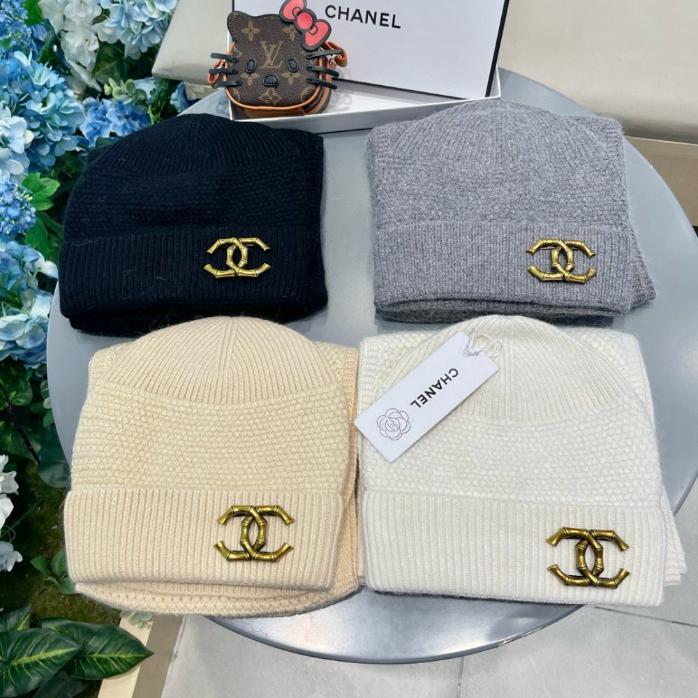 Комплект шерстяные шапка и шарф фото 5