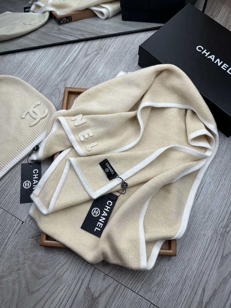 Комплект шерстяные шапка и шарф фото 5