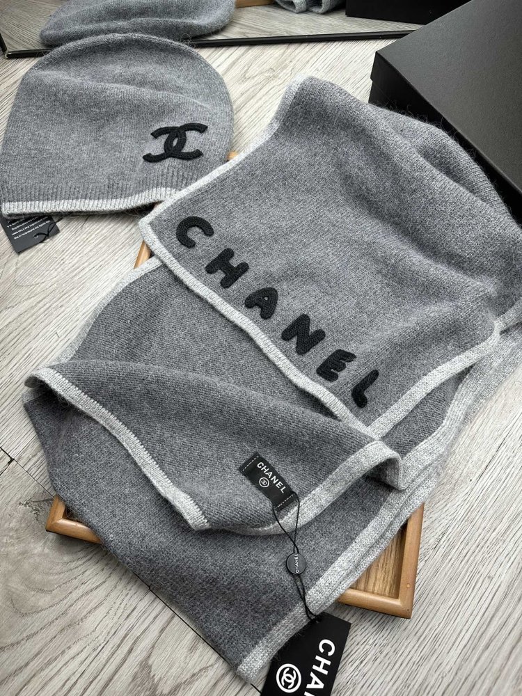 Комплект шерстяные шапка и шарф фото 5