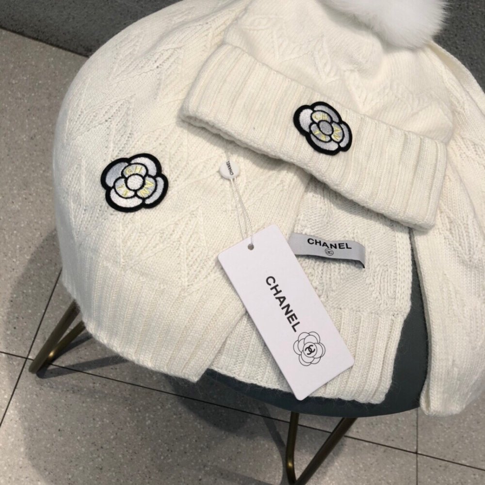 Комплект шерстяные шапка и шарф фото 5