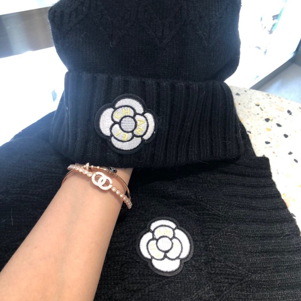 Комплект шерстяные шапка и шарф фото 5