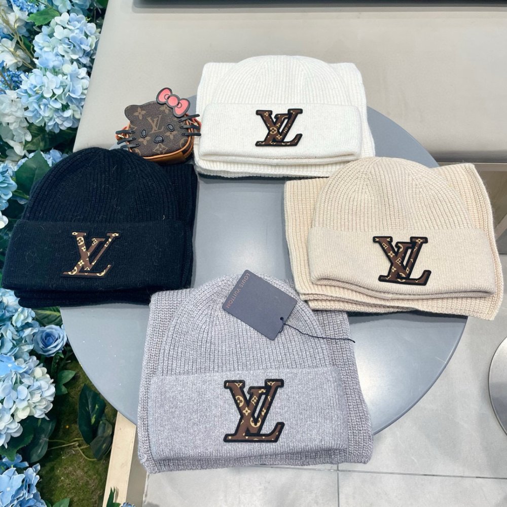 Комплект шерстяные шапка и шарф фото 5