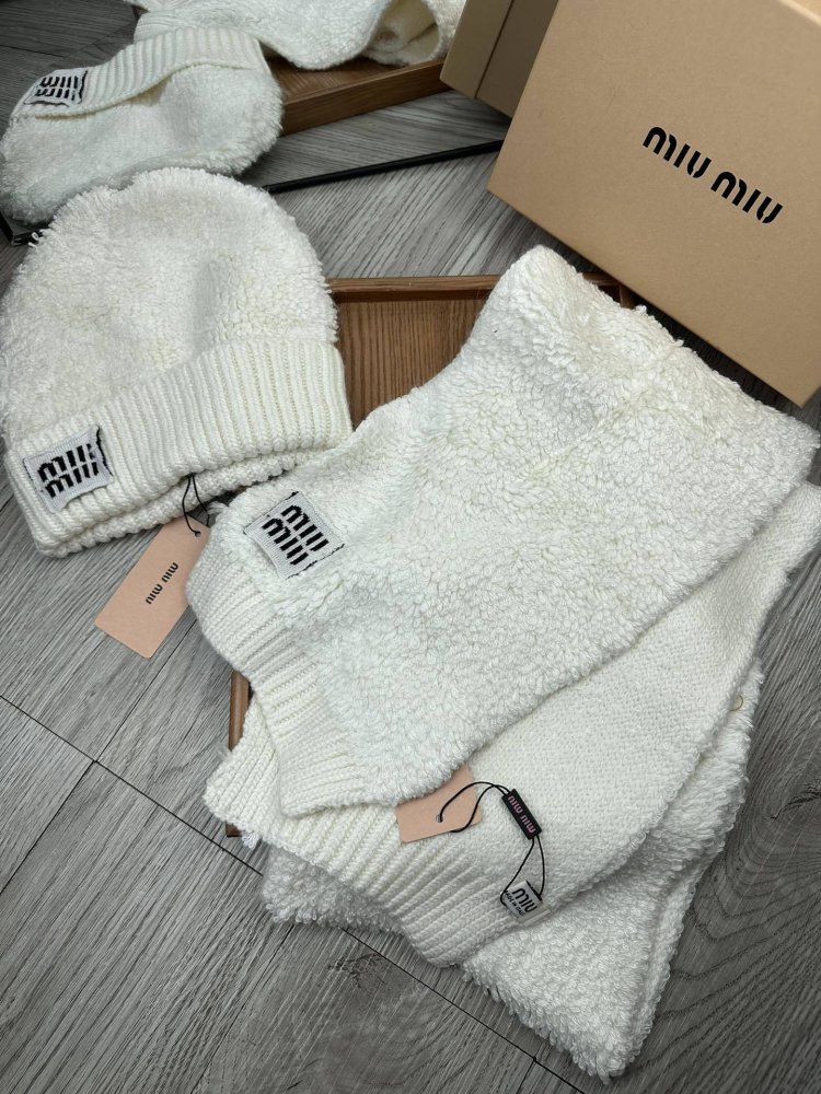 Комплект шерстяные шапка и шарф фото 5