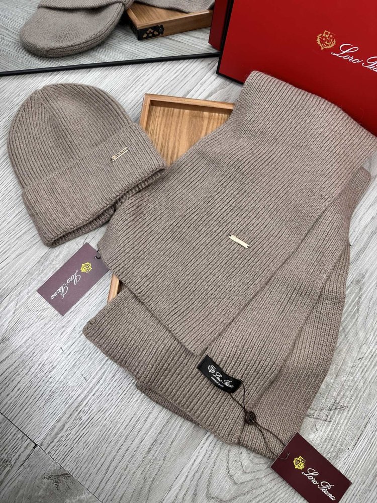 Комплект шерстяные шапка и шарф фото 5