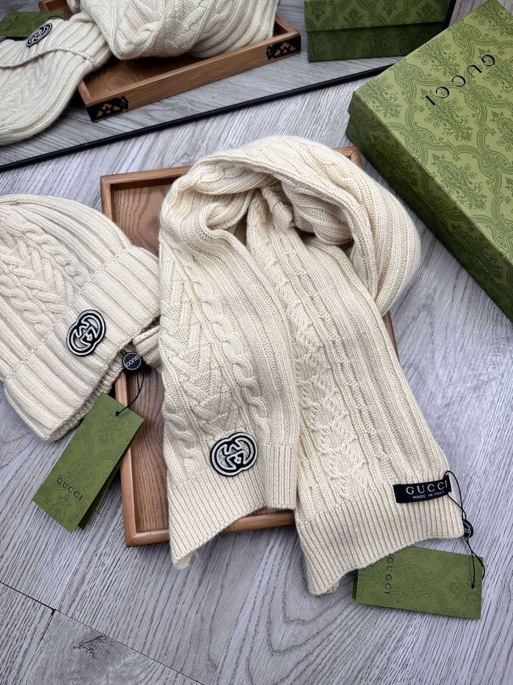 Комплект шерстяные шапка и шарф фото 5