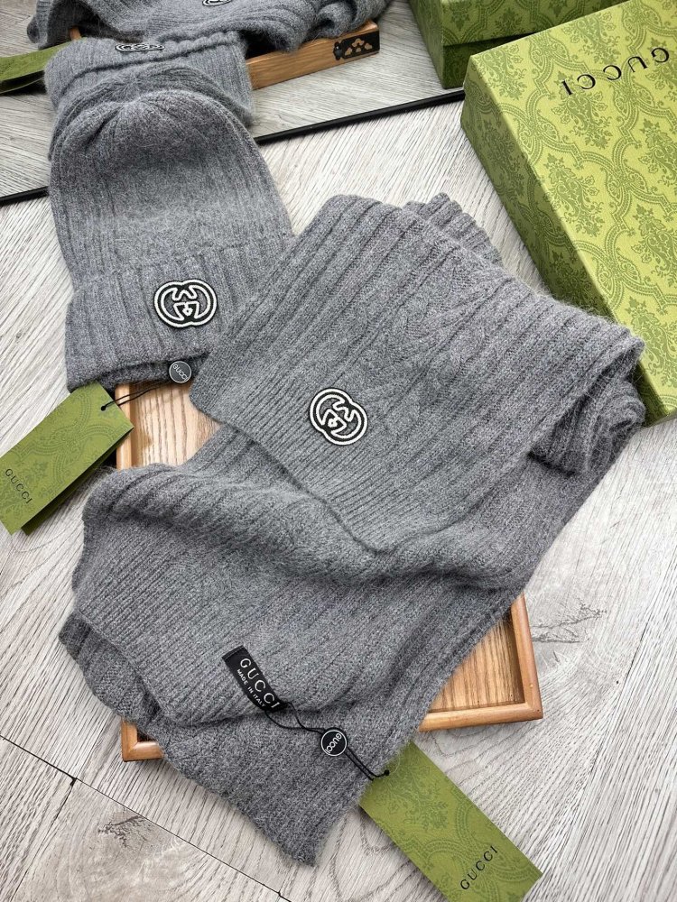 Комплект шерстяные шапка и шарф фото 5