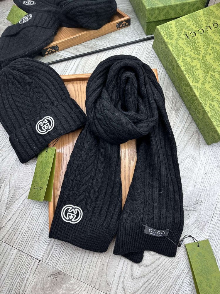 Комплект шерстяные шапка и шарф фото 5