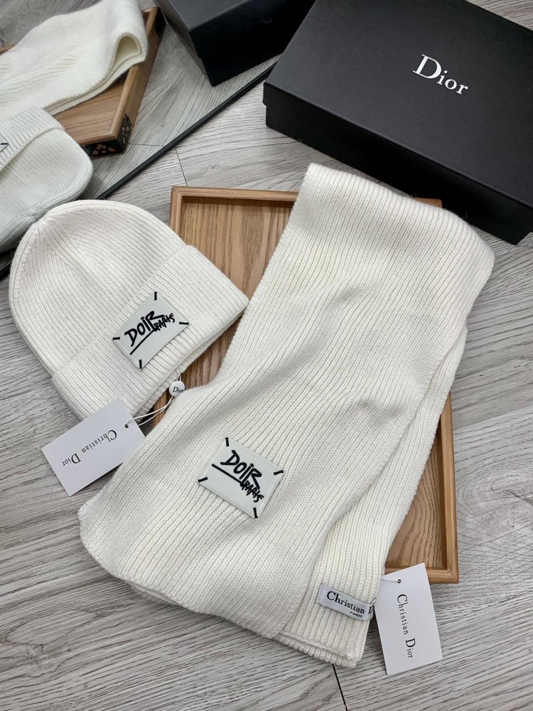 Комплект шерстяные шапка и шарф фото 5