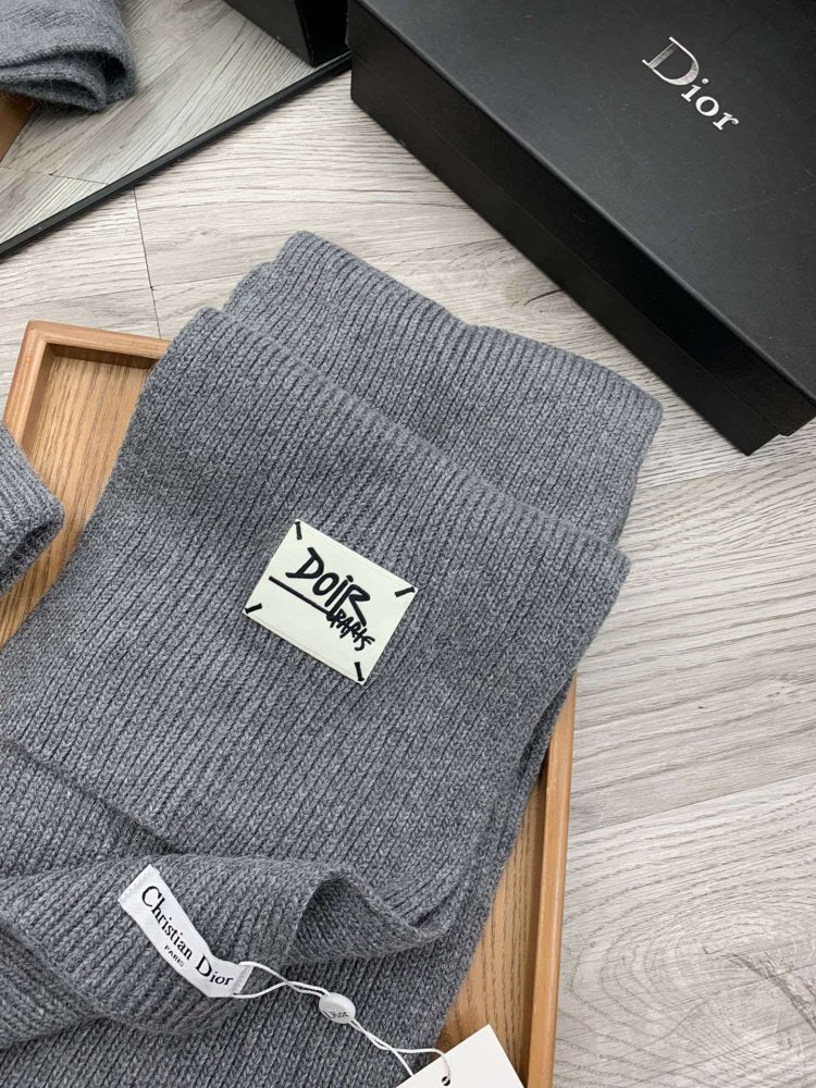 Комплект шерстяные шапка и шарф фото 5