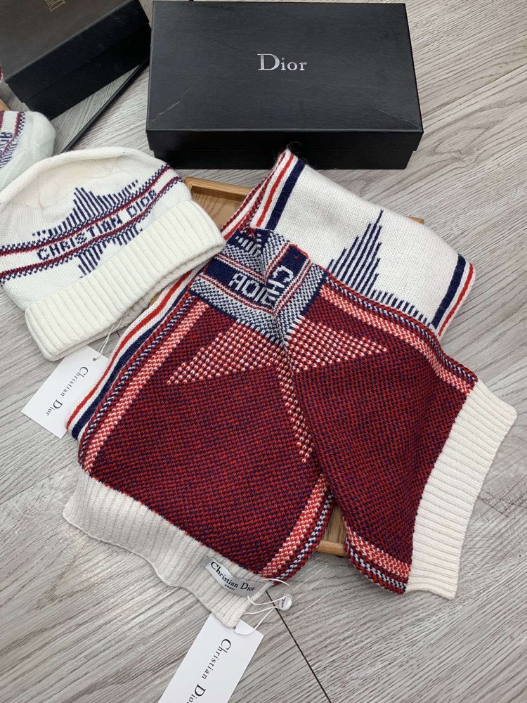 Комплект шерстяные шапка и шарф фото 5