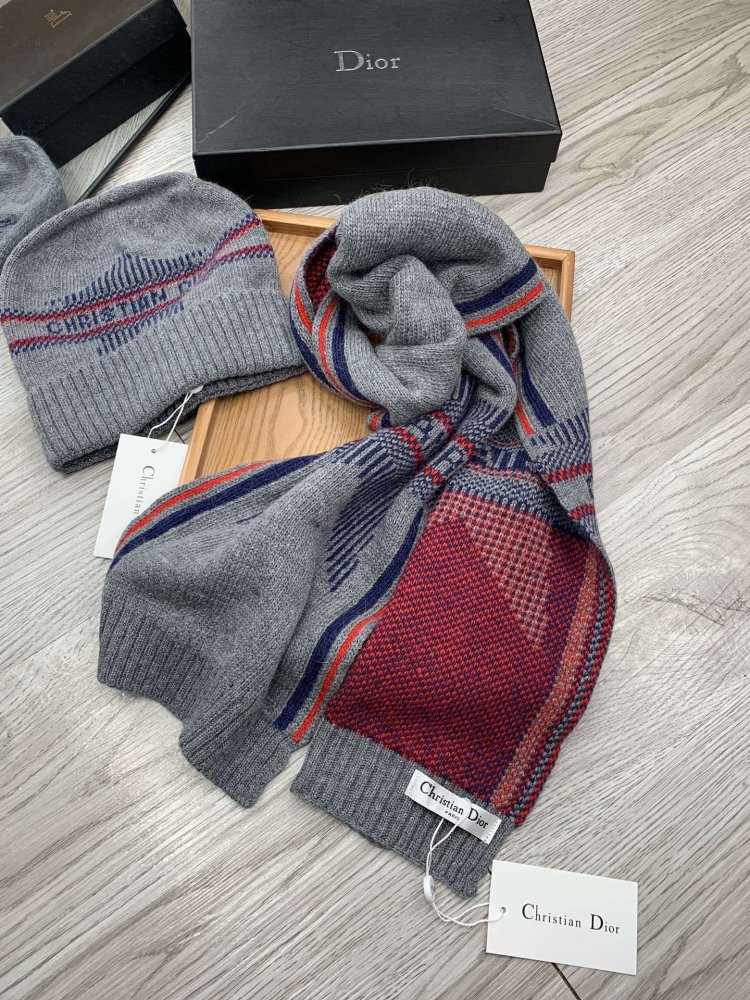 Комплект шерстяные шапка и шарф фото 5