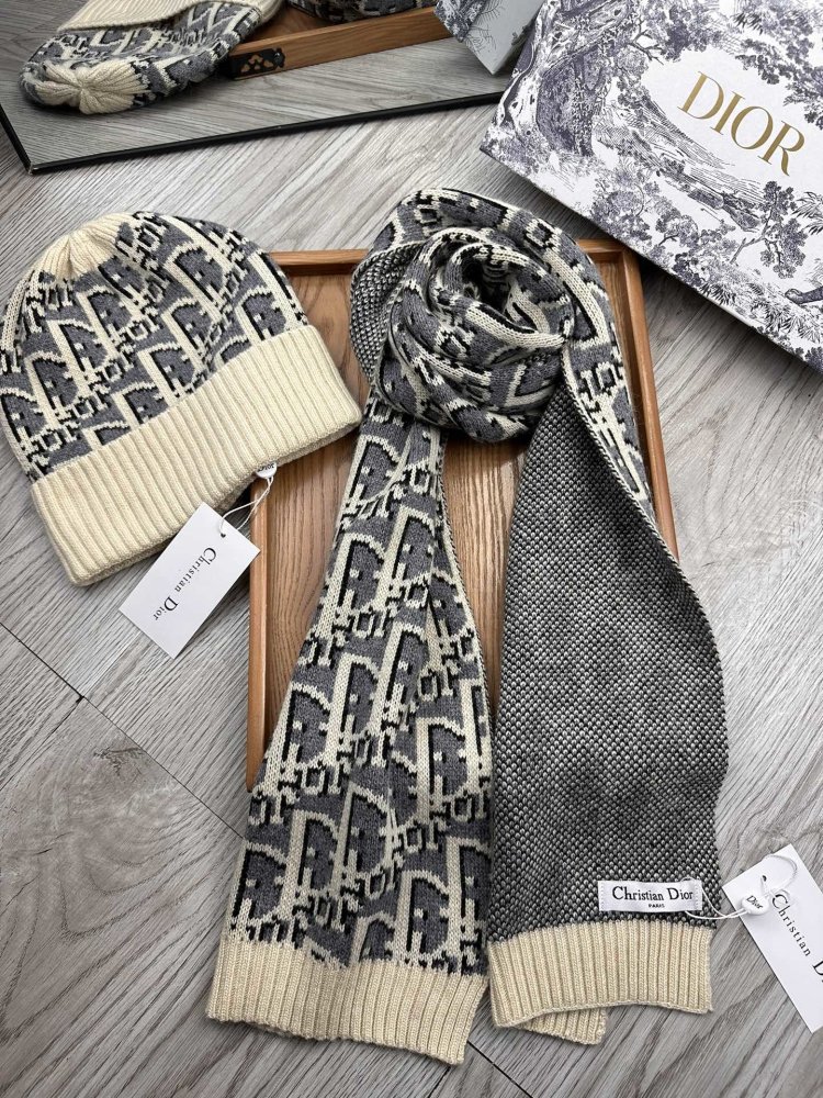 Комплект шерстяные шапка и шарф фото 5