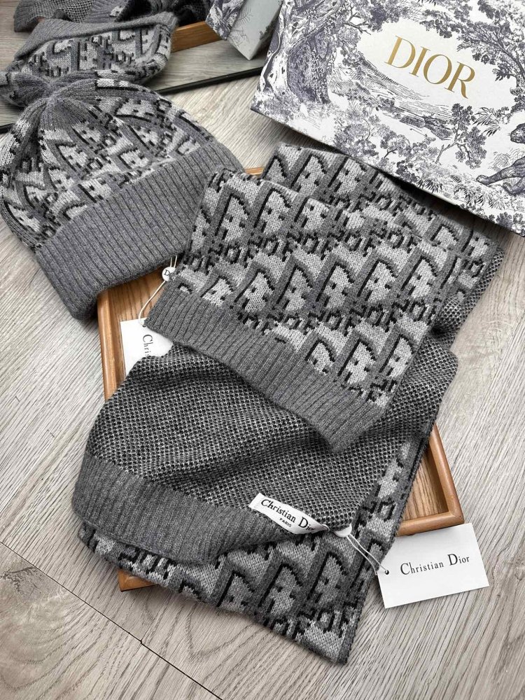 Комплект шерстяные шапка и шарф фото 5