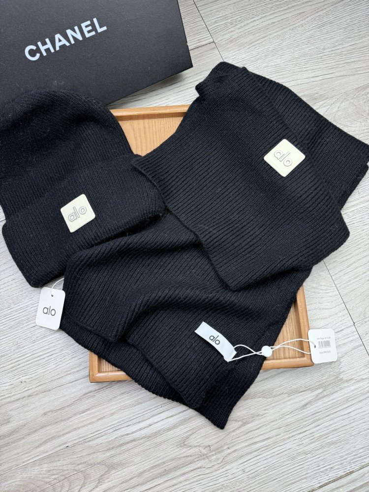 Комплект вовняні шапка і шарф фото 5