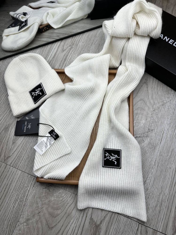 Комплект шерстяные шапка и шарф фото 6