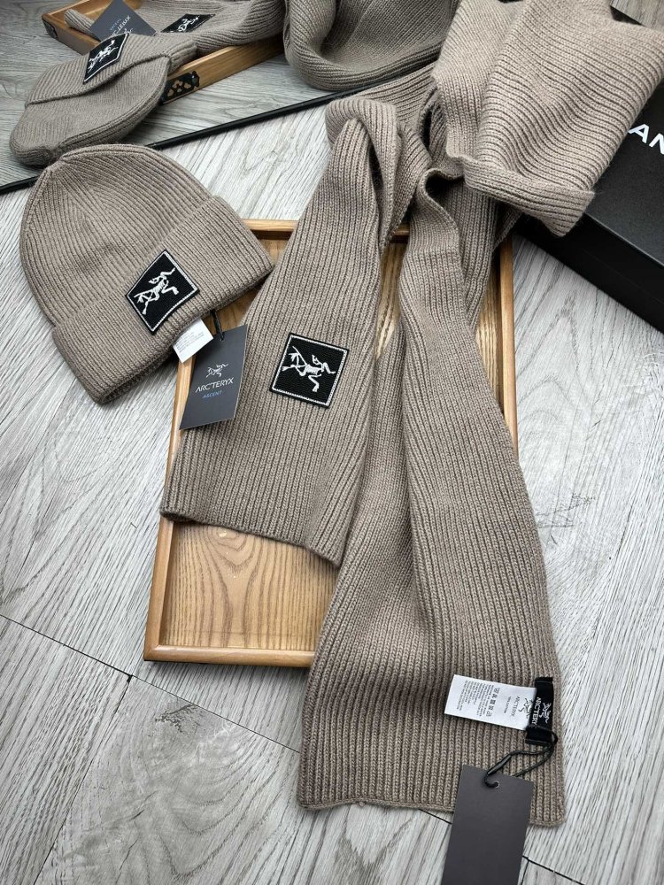 Комплект шерстяные шапка и шарф фото 6