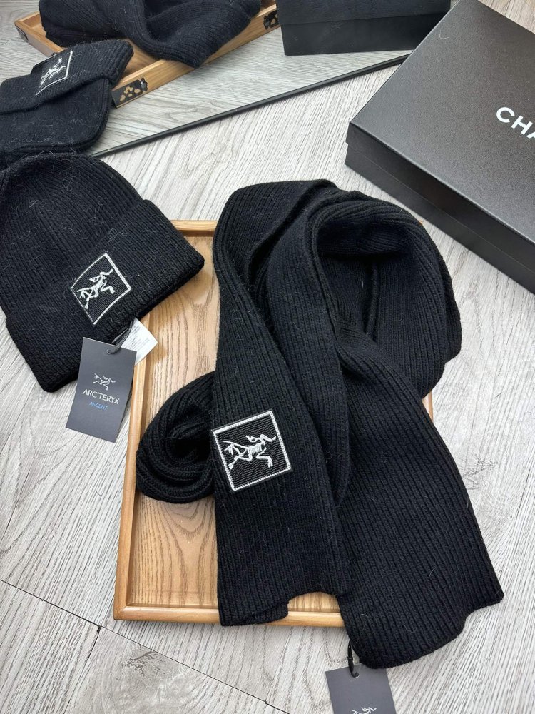 Комплект шерстяные шапка и шарф фото 6