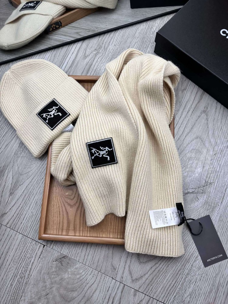 Комплект шерстяные шапка и шарф фото 6