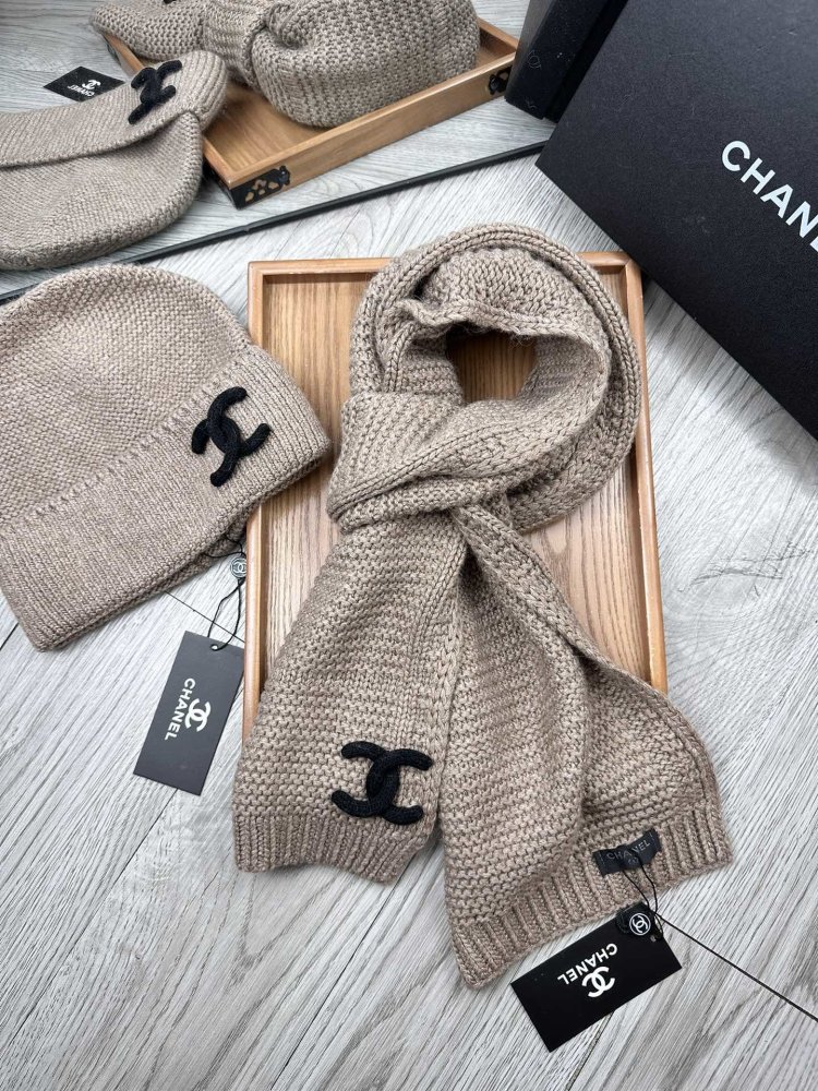 Комплект шерстяные шапка и шарф фото 6