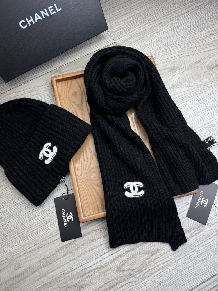 Комплект шерстяные шапка и шарф фото 6