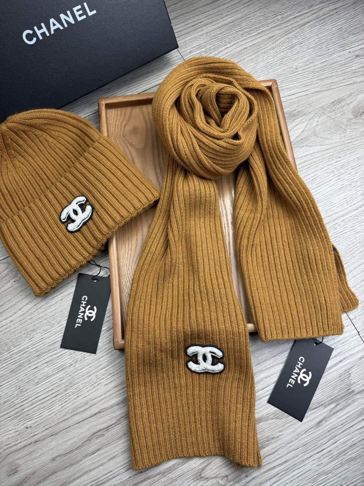 Комплект шерстяные шапка и шарф фото 6